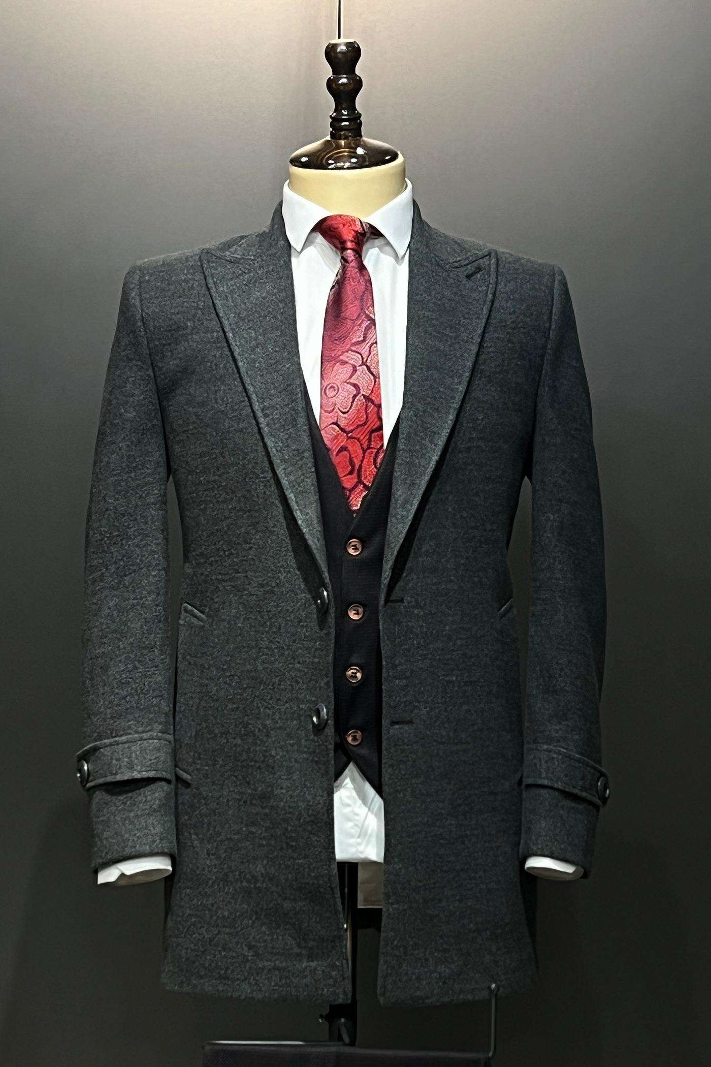 Men's cashmere coat with two simple buttons