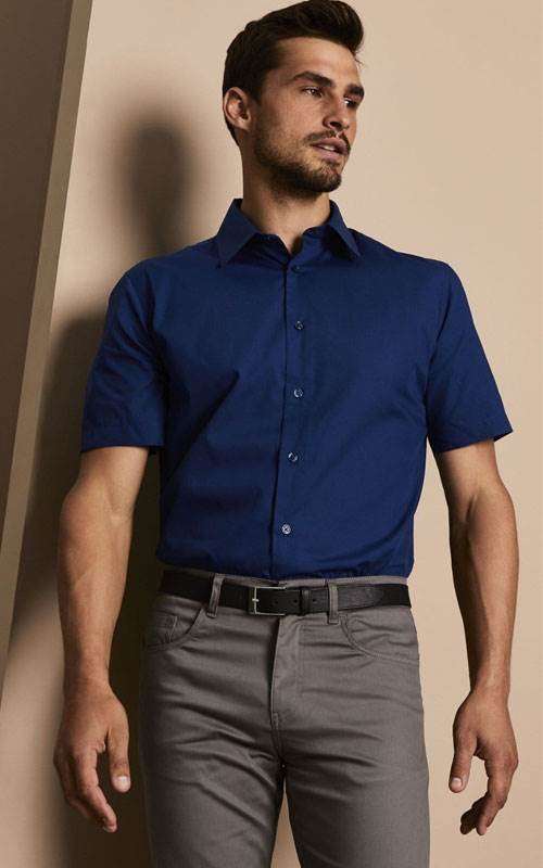 ست کردن پیراهن آستین کوتاه مردانه با شلوار پارچه ای