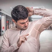 پاک کردن لکه عرق از روی لباس با روش های ساده پاک کردن لکه عرق از روی لباس با روش های ساده